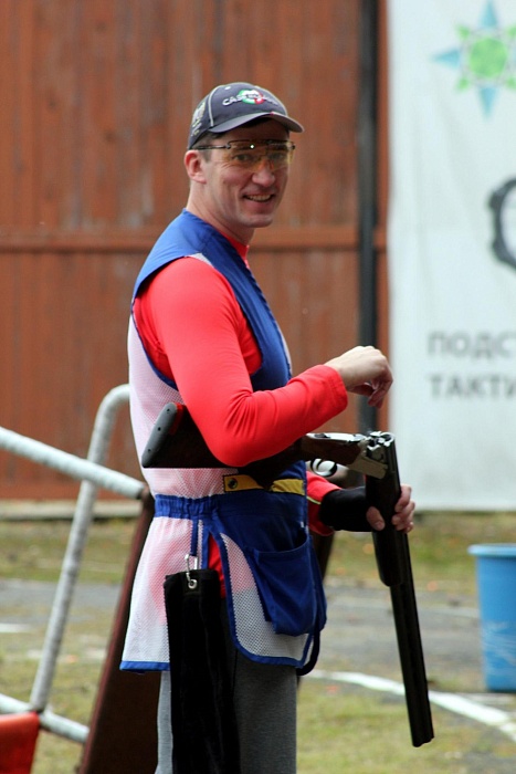 Директор метко стрелял по «тарелочкам»