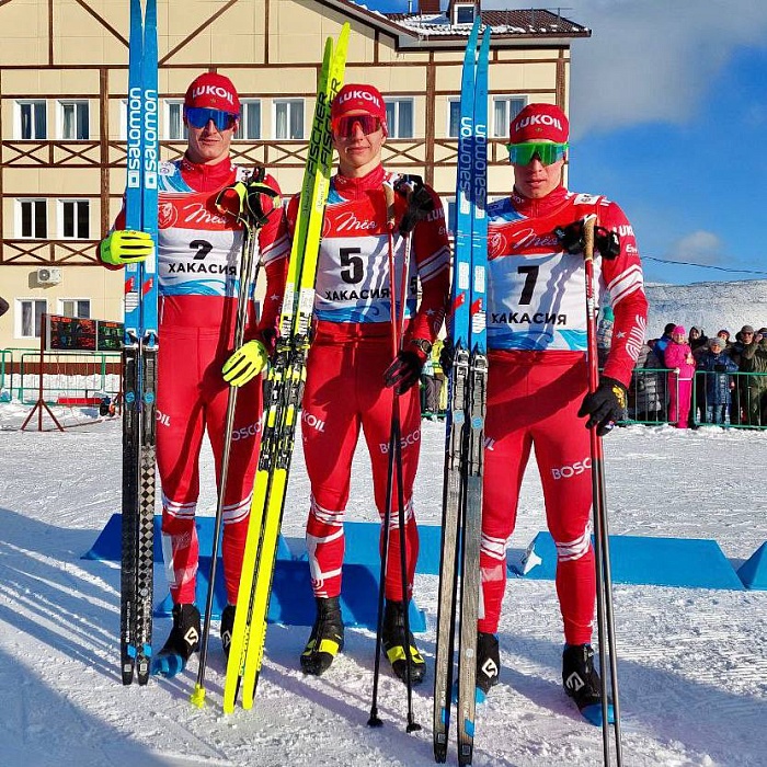 Коростелёв и Непряева выиграли спринт на первом этапе Кубка России по лыжам. Тюменцев в финале не было