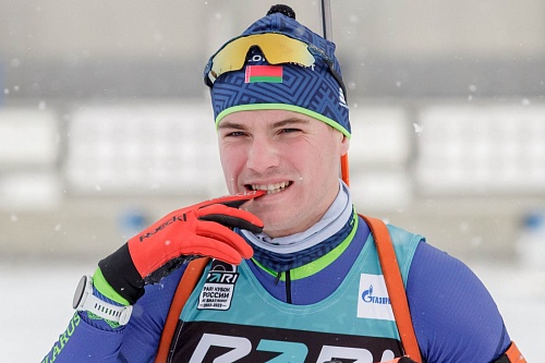 Победитель спринта на чемпионате России по биатлону Дмитрий Лазовский: «Уже почти 60 дней в Ханты-Мансийске в этом сезоне. Дома во время паузы меньше был»