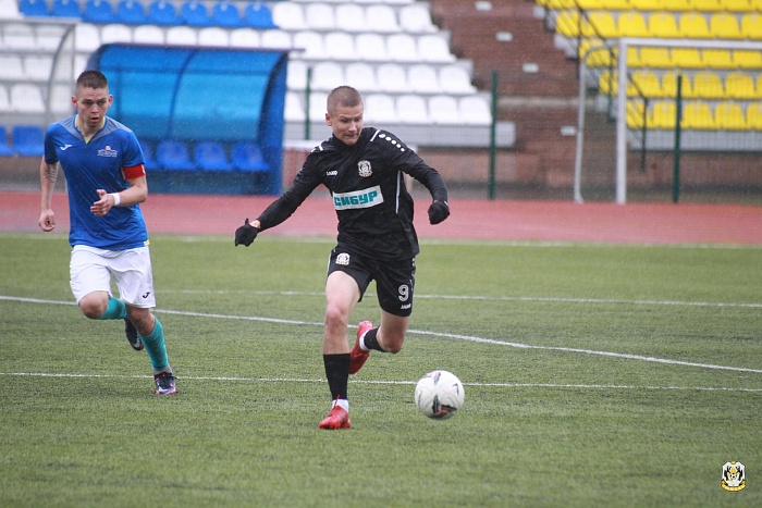 Футболисты «Тюмени-2» под дождём одержали «сухую» победу над омичами