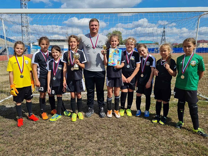 Юные тюменские футболистки удачно сыграли в Кургане и добыли путёвку на финал международного фестиваля «Большие звёзды светят малым»