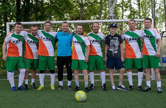 «Слава», банкиры и «горожане» идут в тройке лидеров чемпионата области по футболу среди ветеранов