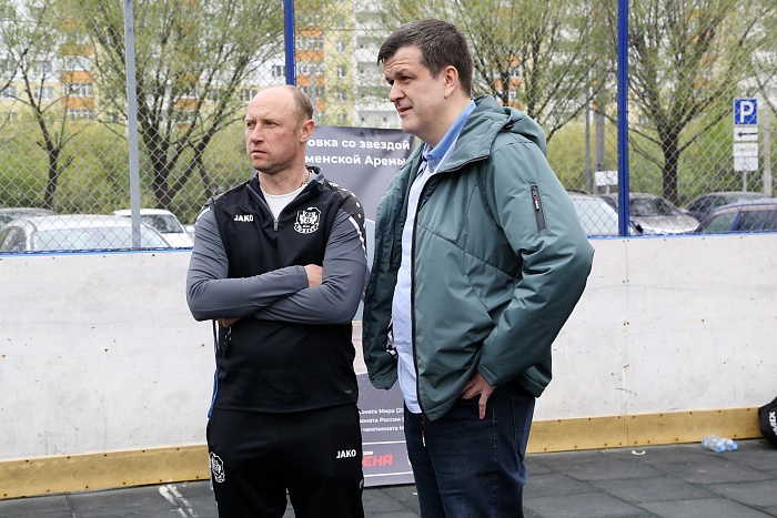 Открытая тренировка с легендарным бомбардиром мини-футбольного клуба «Тюмень» Денисом Абышевым в сквере «Семейный»