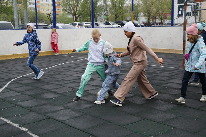 Открытая тренировка с легендарным бомбардиром мини-футбольного клуба «Тюмень» Денисом Абышевым в сквере «Семейный»