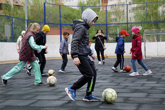 Открытая тренировка с легендарным бомбардиром мини-футбольного клуба «Тюмень» Денисом Абышевым в сквере «Семейный»