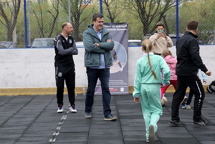 Открытая тренировка с легендарным бомбардиром мини-футбольного клуба «Тюмень» Денисом Абышевым в сквере «Семейный»