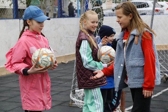 Открытая тренировка с легендарным бомбардиром мини-футбольного клуба «Тюмень» Денисом Абышевым в сквере «Семейный»