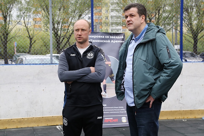 Открытая тренировка с легендарным бомбардиром мини-футбольного клуба «Тюмень» Денисом Абышевым в сквере «Семейный»