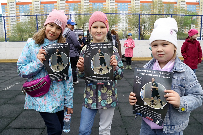 Открытая тренировка с легендарным бомбардиром мини-футбольного клуба «Тюмень» Денисом Абышевым в сквере «Семейный»