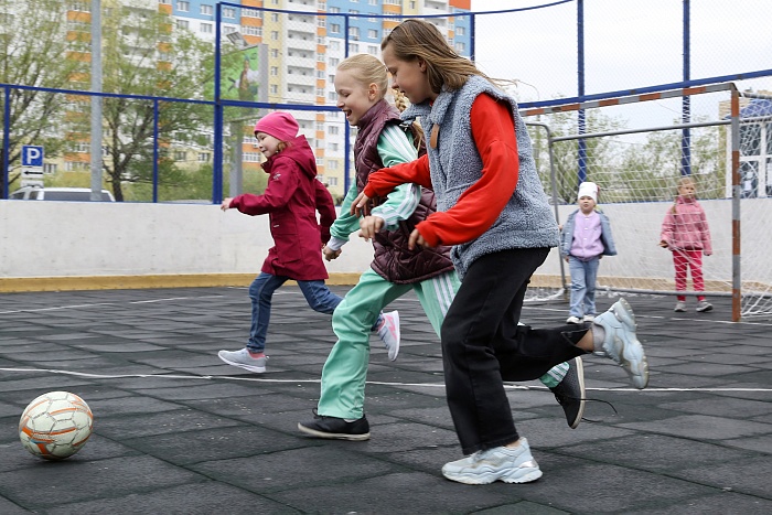 Открытая тренировка с легендарным бомбардиром мини-футбольного клуба «Тюмень» Денисом Абышевым в сквере «Семейный»