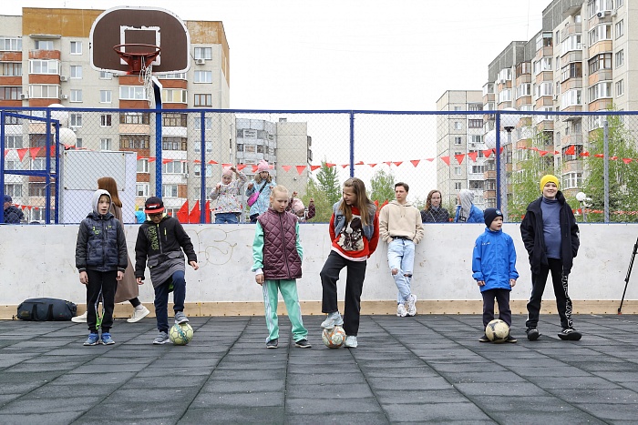 Открытая тренировка с легендарным бомбардиром мини-футбольного клуба «Тюмень» Денисом Абышевым в сквере «Семейный»