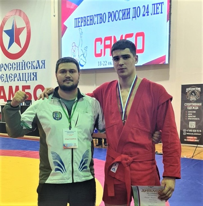 Собрал коллекцию медалей на первенствах России