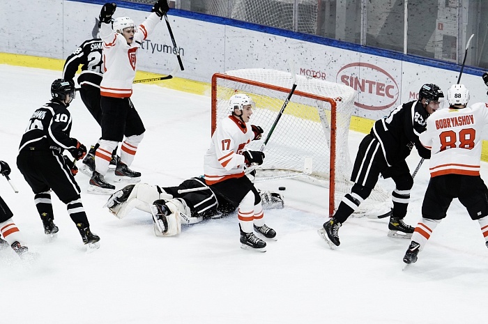 Хоккейная команда «Тюменский Легион» упустила победу на последней минуте третьего периода