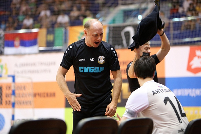 Хет-трик Дениса Абышева принёс крупную победу «горожанам» в чемпионате области по футболу среди ветеранов