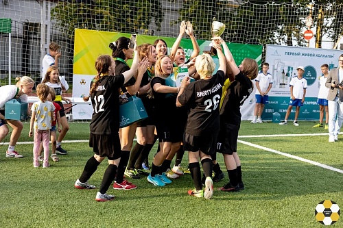 «Футбольные мамы из Тюмени» выиграли трофей в столице Урала