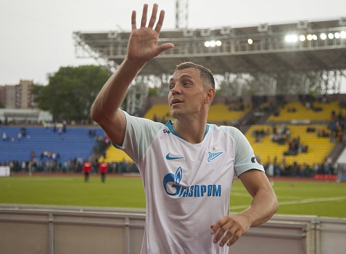 Легендарный Артём Дзюба забил один гол на тюменском стадионе «Геолог»