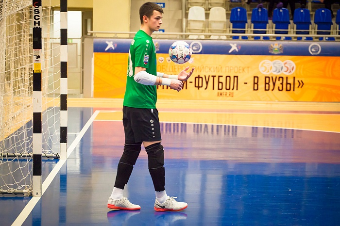 Экипировщики спаслись в матче против «Вектора»