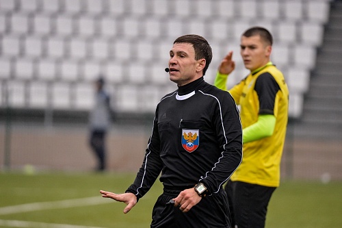 На «Геолог» приедет рефери, удалявший Ушакова