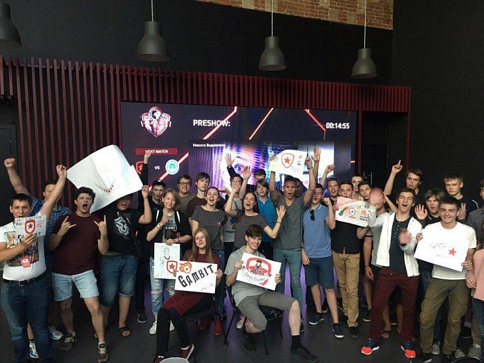 И девушки сражались в компьютерных баталиях