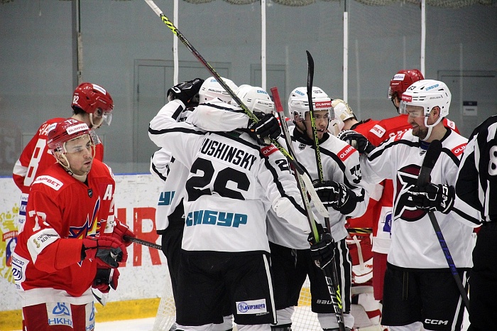 Хоккейный клуб «Рубин» отыгрался и победил в Ижевске