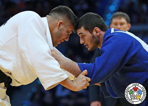 Завоевал награду в Хух-Хото