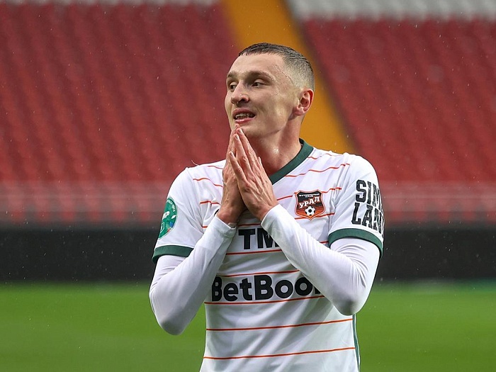 Главный тренер футбольного клуба «Тюмень» Игорь Меньщиков: «Надеюсь, Евгений Татаринов нам поможет, а мы ему – в развитии его дальнейшей карьеры»