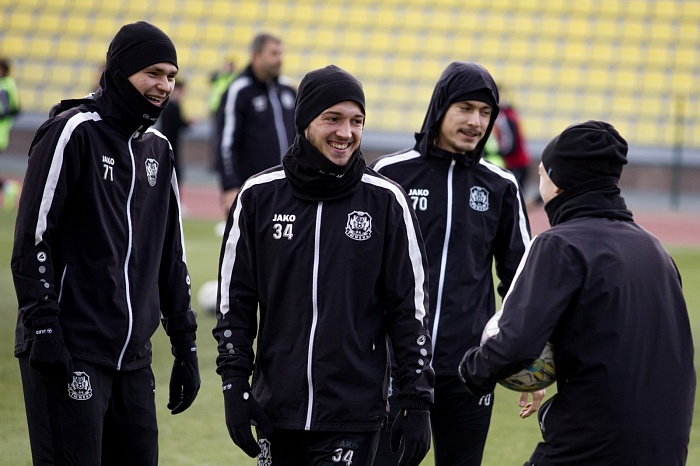 Итоги 30-го тура ФНЛ: футбольный клуб «Тюмень» остаётся в первой лиге, «Химки» продолжают лидировать, эффект «волшебного пенделя» для «Волгаря»