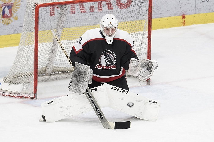 Вратарь хоккейного клуба «Тюменский Легион» Иван Казанцев: «Ребята стараются попасть в состав»