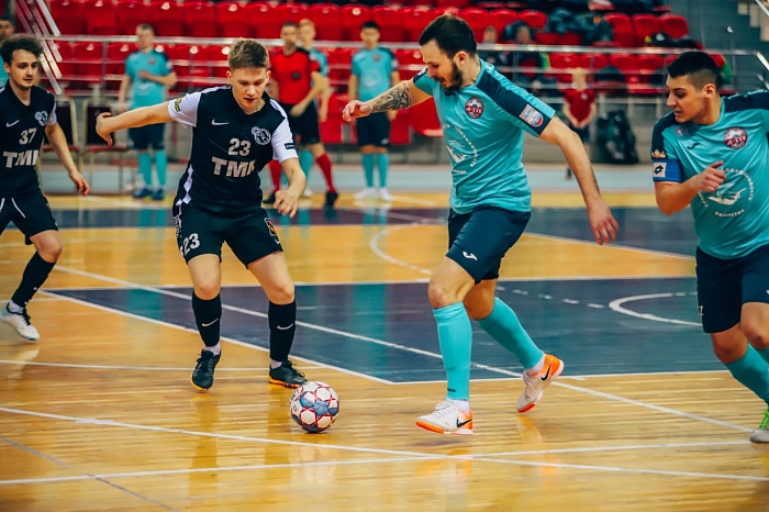 Экс-игроки МФК «Тюмень» Иван Бахур и Дмитрий Семикин в составе «А-ТУРа» всё-таки проведут матчи в Новосибирске
