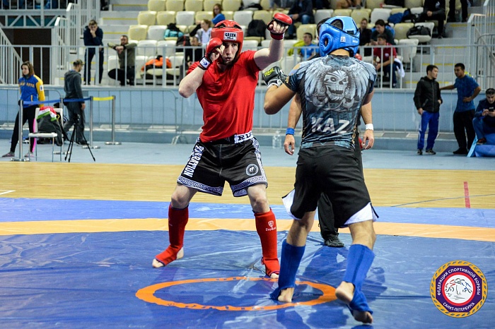 Фанаты панкратиона сражались на полицейские призы