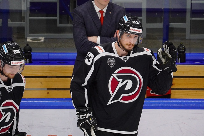 Защитник хоккейного клуба «Рубин» Никита Ващенко: «Мои нападающие всегда нацелены на гол»