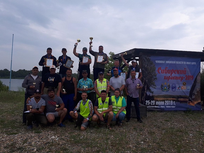 Чемпионы поймали ровно сто карпов!