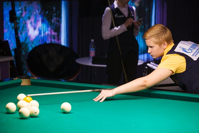 Сыграли в «свободную пирамиду»