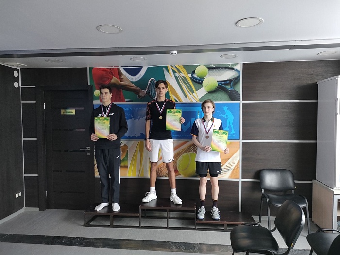 Выиграл бронзу в Донском