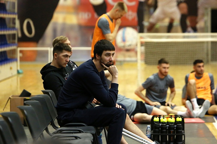 Президент мини-футбольного клуба «Тюмень» Александр Попов: «Отсутствие Артёма Антошкина — это то же самое, как уход из «Барселоны» Лионеля Месси»