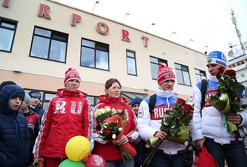 Встреча призёров зимней Паралимпиады в Сочи из Тюменской области в аэропорту «Рощино». 19 марта 2014 года