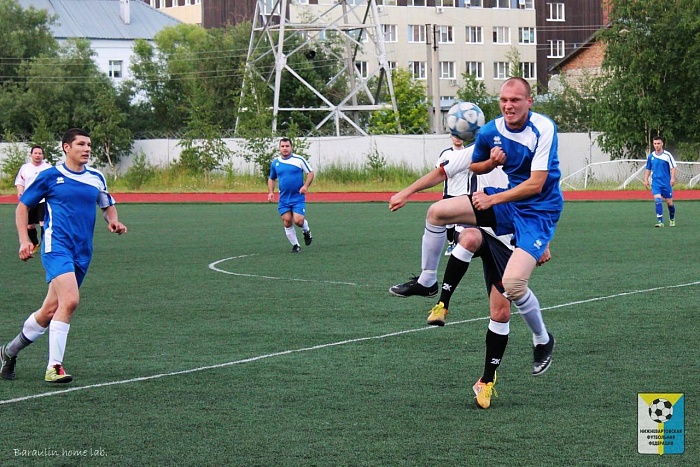 Лидер поменялся, а чемпион проиграл