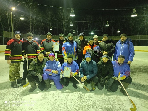 В хоккее на валенках блистали ветераны!