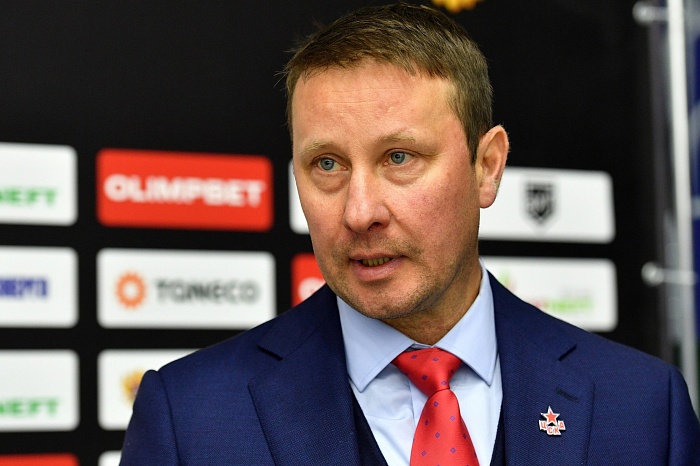 Главный тренер хоккейного клуба «Звезда» Ринат Хасанов: «В последних трёх встречах мы не скатываемся в оборону и проработали моменты в атаке»