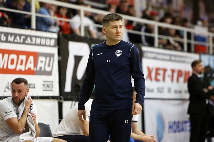 Главный тренер мини-футбольного клуба «Кристалл» Климентий Сидоров: «Не мог в перерыве давать установку из-за оглушительного крика в соседней раздевалке, «Тюмень» явно не устраивала ничья»