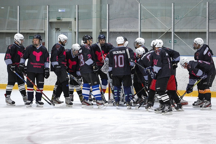 «Тюменское время» проявляет характер в любительской хоккейной лиге