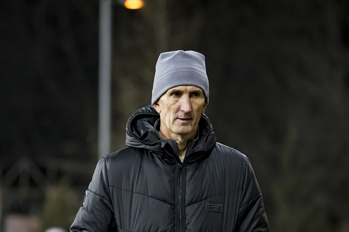 Главный тренер футбольного клуба «Тюмень» Игорь Меньщиков: «Думаешь, вот оно, везёт-везёт, а потом такой сумасшедший удар в девятку... Видимо, не наш день сегодня»