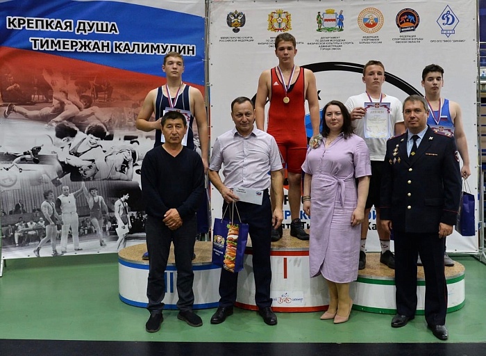 Тюменские борцы завоевали четыре медали на Всероссийском турнире в Омске