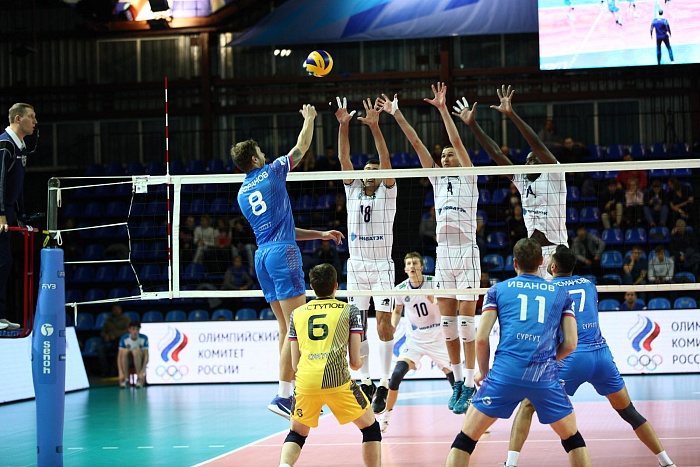 Сургутяне снова проиграли дома