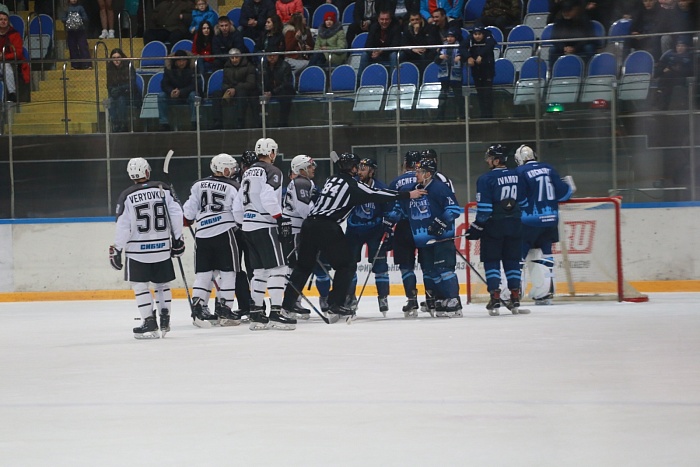 Главный судья ВХЛ прокомментировал драку в матче «Рязани» и тюменцев