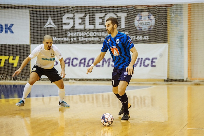 Голы Евгения Мишарина и Александра Давыдова принесли победу новоуренгойскому «СУМУО» в Уфе