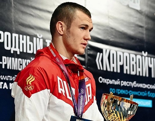 Тюменский борец Сергей Кутузов выиграл турнир памяти Юрия Караваева