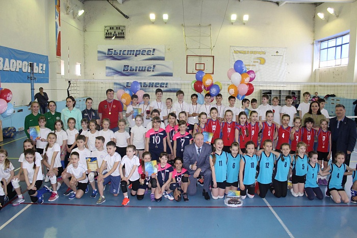 Юные волейболисты подавали как мастера!