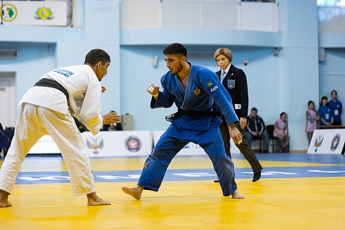 В первый день турнира взяли восемь медалей