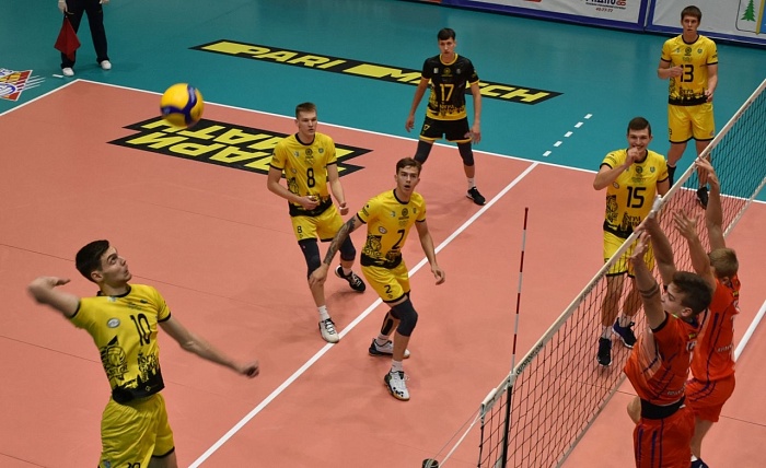 Бронзовые призеры начали с поражения